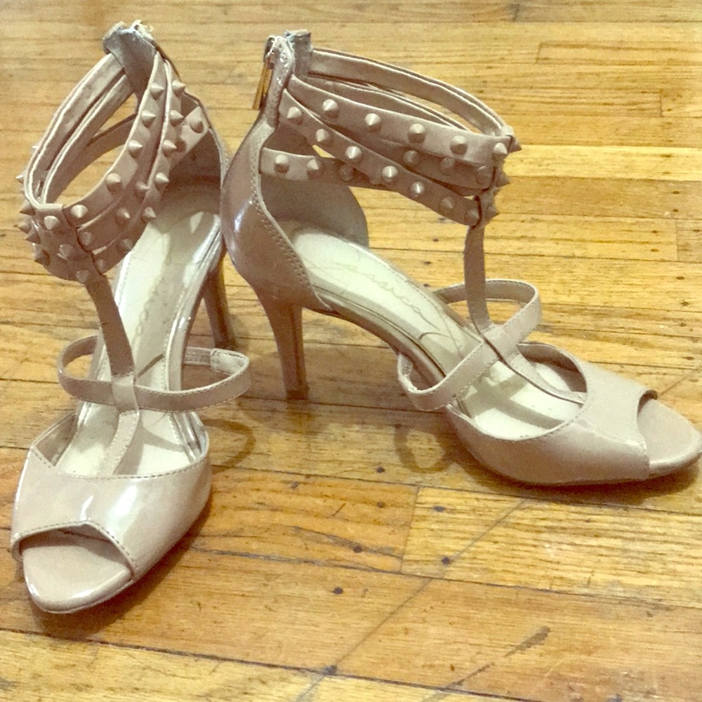 Jessica Simpson nude strappy heels!